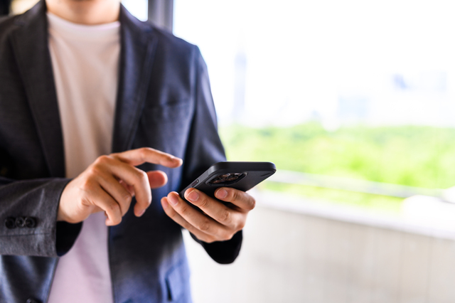 お見合いの待ち合わせで「ここの席にいる」と連絡するのが優しさだと考えている